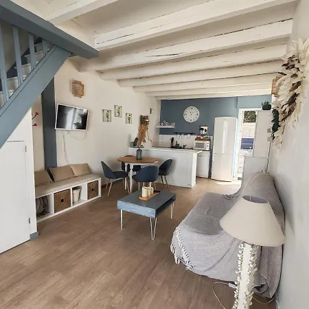 Charming House With Private Garden, Ideal Couple *