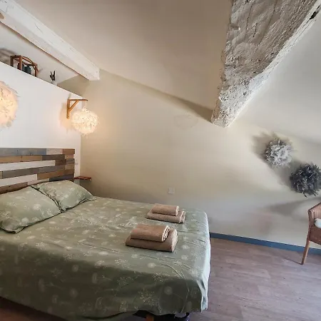 Charming House With Private Garden, Ideal Couple 度假居