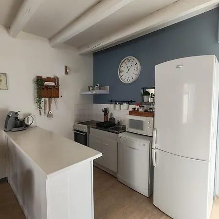 Charming House With Private Garden, Ideal Couple 度假居