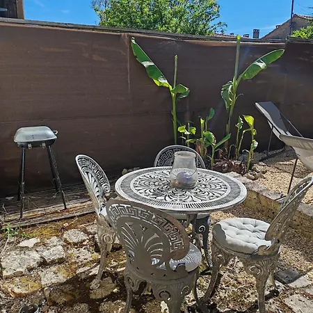 度假居 Charming House With Private Garden, Ideal Couple *